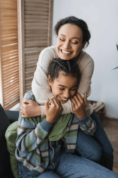 Mère et fille partageant un moment ensemble